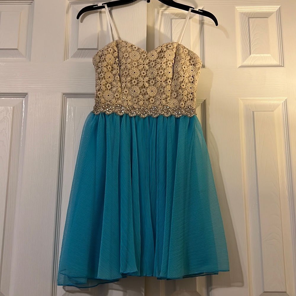 Elegant Blue and Cream Strapless Dress